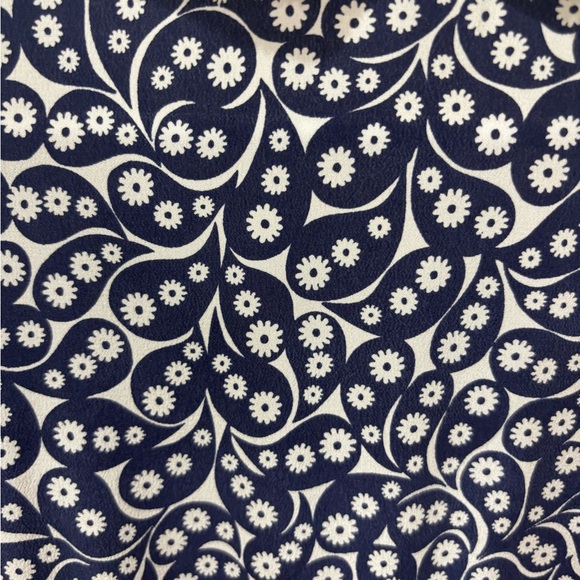 Michael Kors Blue and White Patterned Top 100% Silk XXS - Picture 9 of 9
